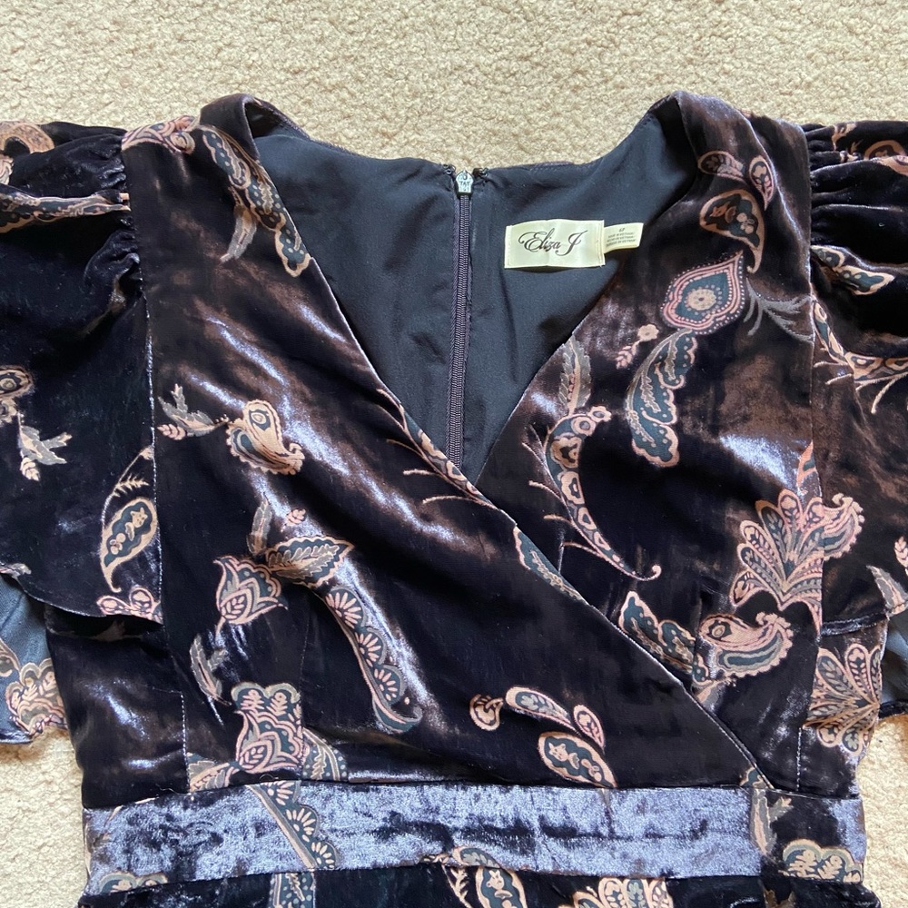 Eliza J Plum Paisley Velvet Cape Sleeve Size 6p - Picture 4 of 15